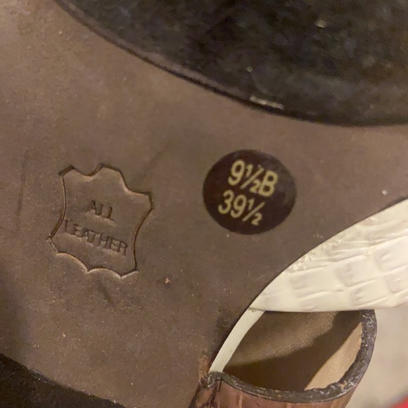 BCBGmaxazria snakeskin heels fits like 8.5 - Picture 4 of 6